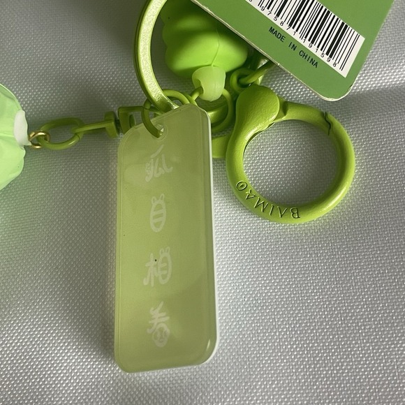 Cute Avocado Fruit Vegetable Keychain And Yellow Face Makeup Removal Towel - Picture 6 of 9